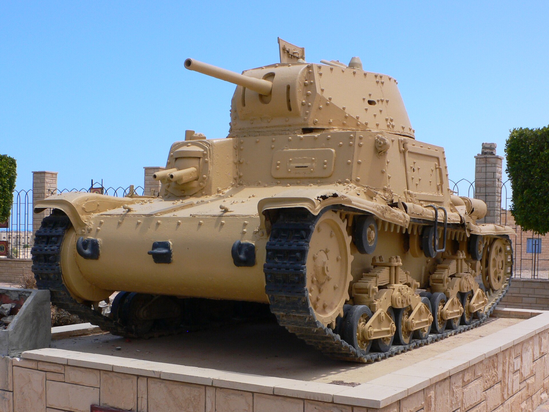 M13/40 3